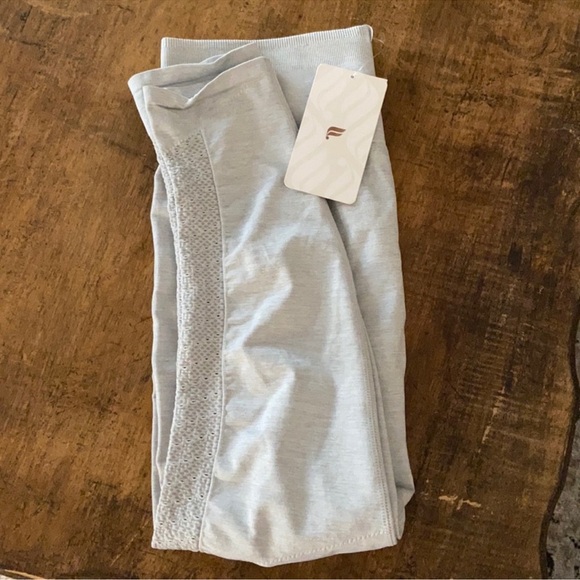Fabletics NWT Sync High-Waisted Perforated 7/8 - Large Grey - Picture 1 of 5